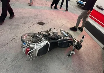 Karapınar’da motosiklet ile otomobil çarpıştı: 2 yaralı