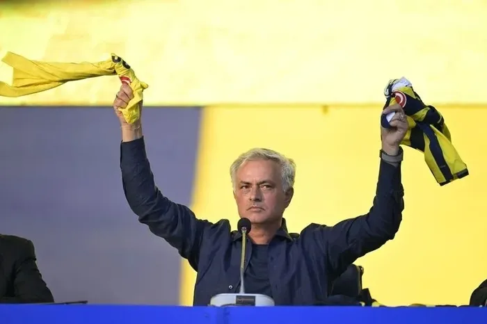 Fenerbahçe’de kadroya Türk tavsiyesi! Mourinho yönetime onayı verdi
