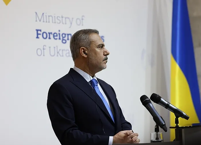 bakan-hakan-fidandan-rusya-ukrayna-savasi-muzakereleriyle-ilgili-flas-aciklama-istanbulda-4lu-zirve-olacak-mi-1748605292020.jpeg Bakan Fidan, ʺStratejik ortağımız olan Ukrayna ile ilişkilerimiz pek çok alanda daha da derinleştirilebilir.ʺ dedi. (İHA)