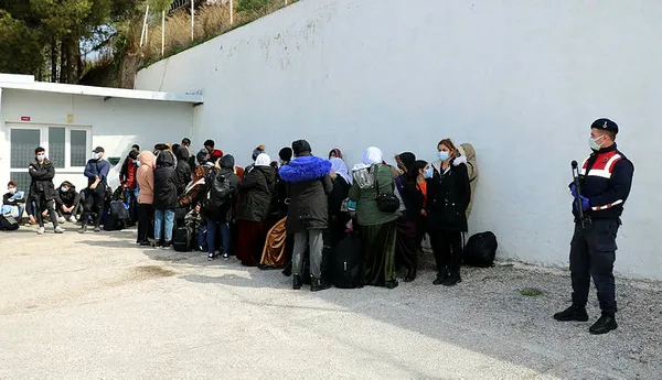 Son dakika: İçişleri Bakanı Süleyman Soylu duyurdu: Kaçak göçmenlerle ilgili 2 yeni adım! Bugün itibarıyla başlıyor