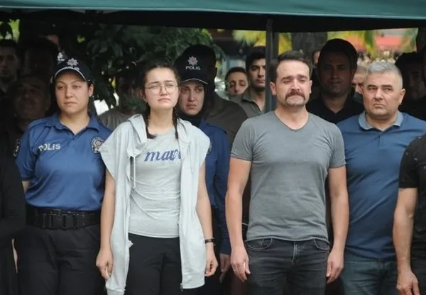 lunaparktaki-faciada-hayatini-kaybetmisti-polis-sinem-gulsen-dilekce-son-yolculuguna-ugurlandi-olayla-ilgili-3-1660135839038.jpg Lunaparktaki faciada hayatını kaybetmişti! Polis Sinem Gülşen Dilekçe son yolculuğuna uğurlandı | Olayla ilgili 3 kişi gözaltına alındı - 7