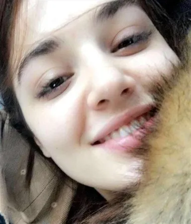 Elcin Sangu Nun O Halini Gorenler Donup Kaldi