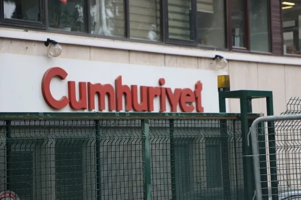 Cumhuriyet gazetesinde rüşvet ayıbı! Kapış kapış paralar