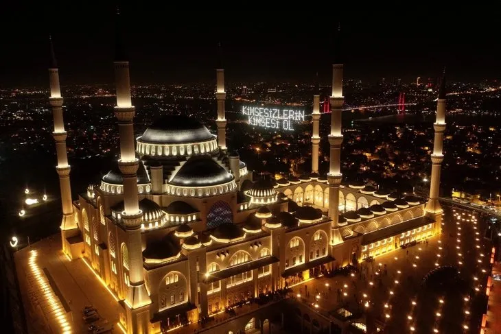 Milyonlar Büyük Çamlıca Camii'ne akın etti! 2 yılda 12 milyon ziyaretçiyi ağırladı