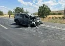 Korkunç kaza! İki araç da hurdaya döndü