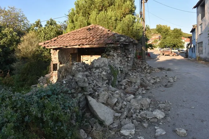 Balıkesir'deki deprem sonrası yıkım havadan görüntülendi | İşte depremin Z raporu