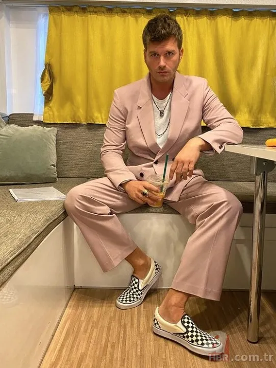 Ne Hande Erçel ne Demet Özdemir! O isim Kıvanç Tatlıtuğ’u da solladı! Büyük çekişme var! 2022’nin zirvesinde… 7