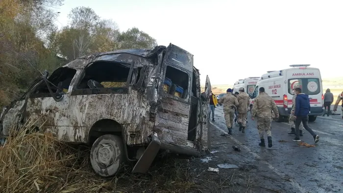 Son dakika: Van'da feci kaza! Ölü ve yaralılar var... - 5