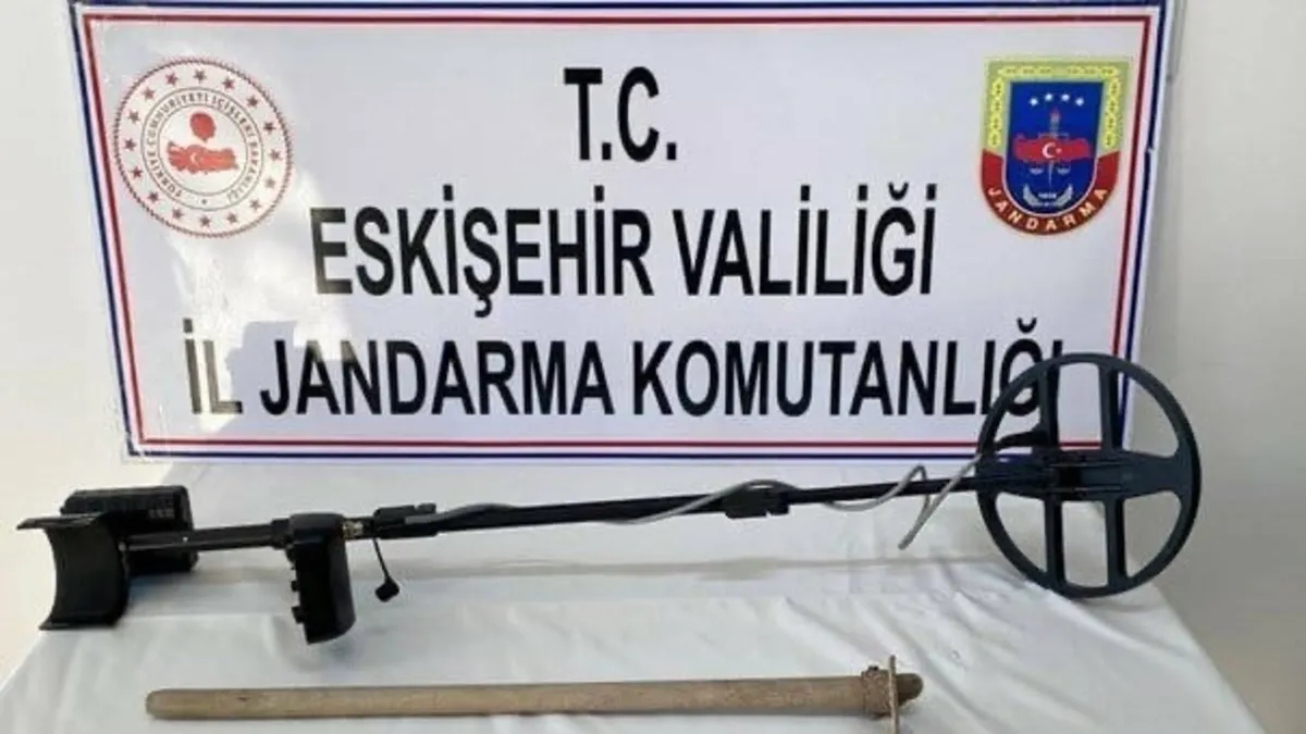 İzinsiz kazı yapan şüpheli jandarma tarafından yakalandı