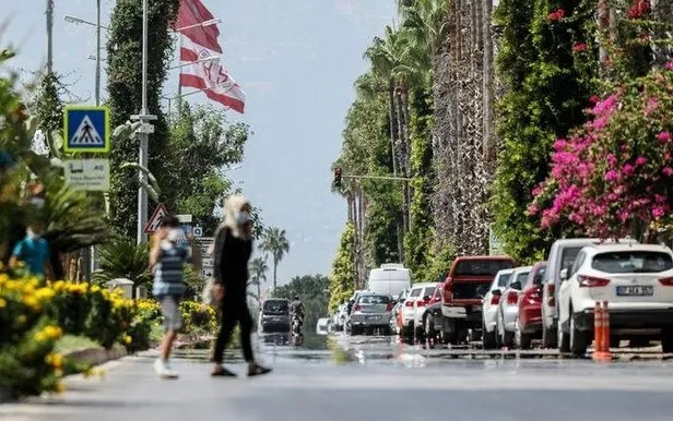 Antalya'da hava sıcaklığı gölgede 40 dereceye ulaştı - 1