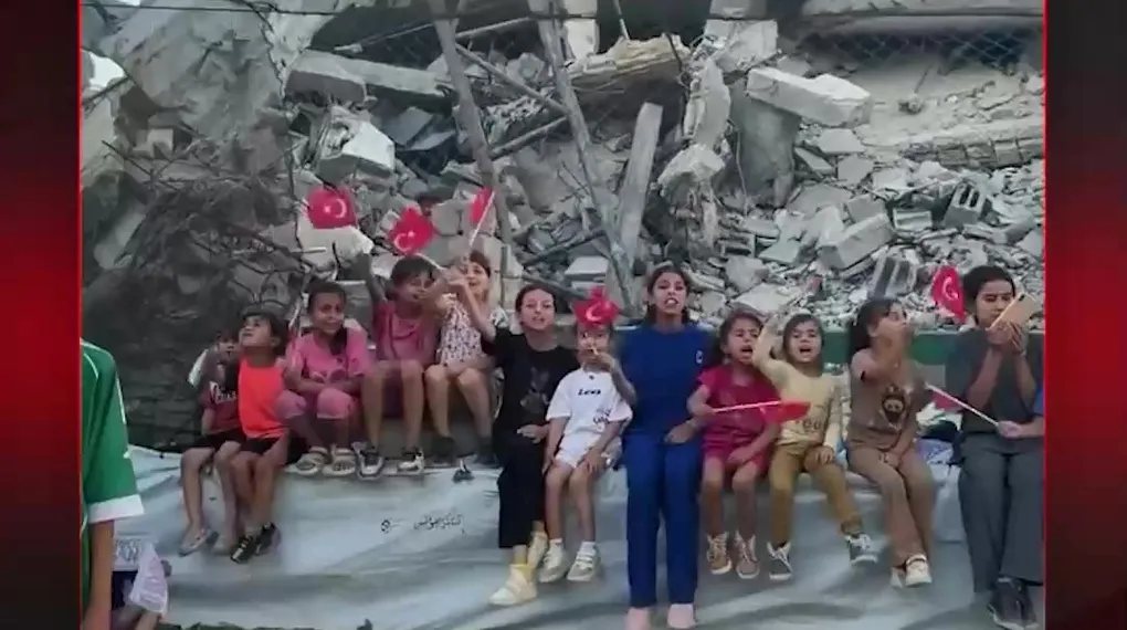 GAZZELİ ÇOCUKLARDAN DOSTLUK MAÇI