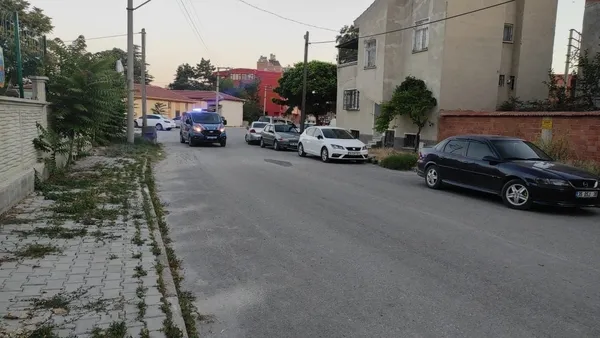 1658385662389.jpg Afyonkarahisar’da korkunç cinayet! Karısını sosyal medyadan taciz ettiğini öne sürdüğü kişiyi sopayla döverek öldürdü - 1