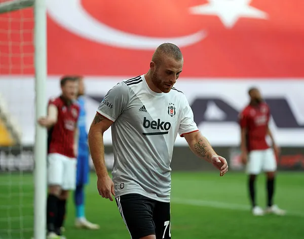 Gökhan Töre’nin sol ayağında kısmi yırtık tespit edildi