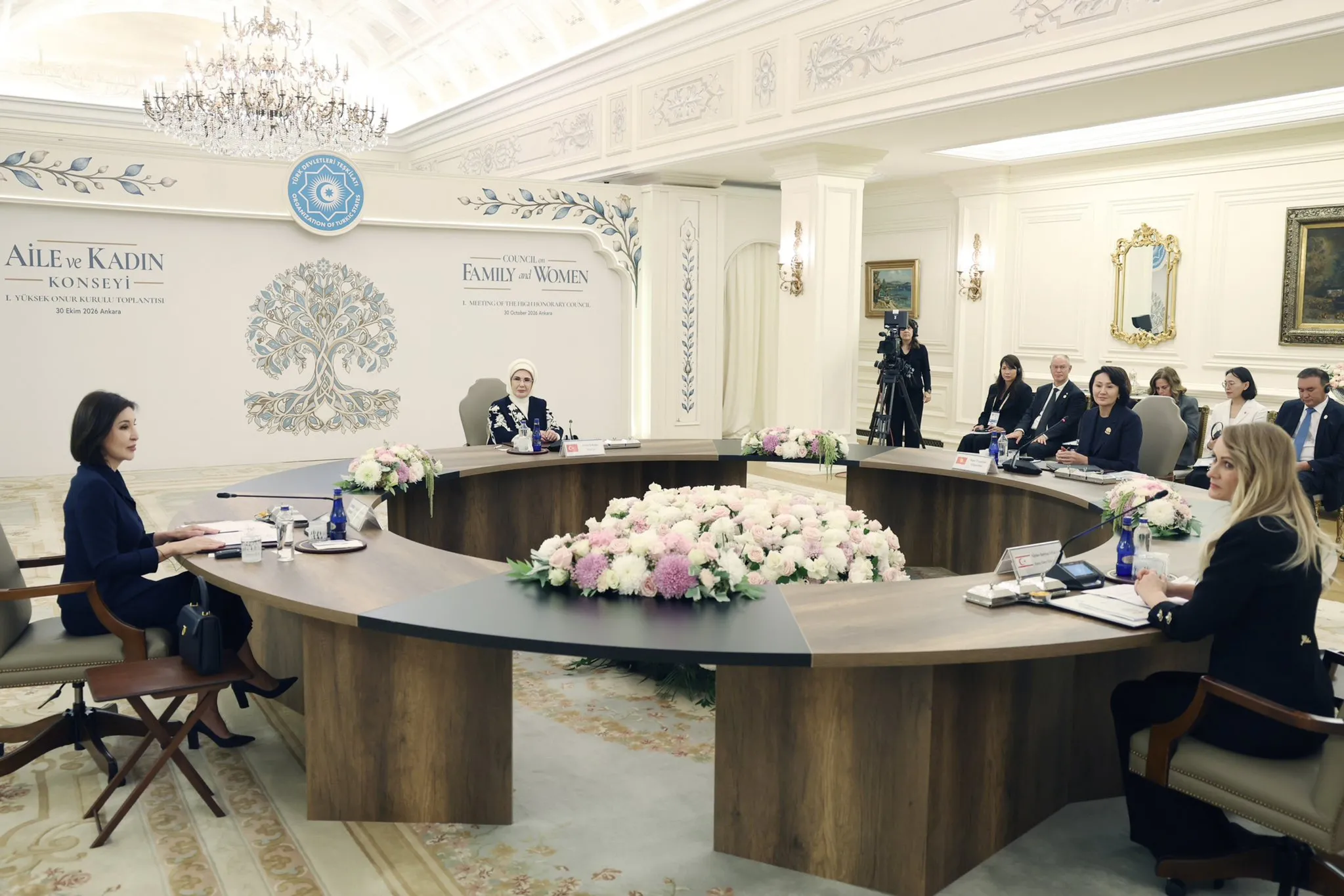 Emine Erdoğan: Doğum oranlarının düşmesi aileyi buhrana sürüklüyor