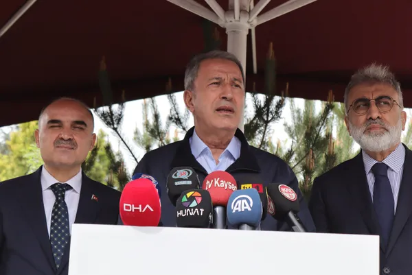 milli-savunma-bakani-hulusi-akar-acikladi-61-terorist-olduruldu-1651483718480.jpg Milli Savunma Bakanı Hulusi Akar açıkladı! 61 terörist öldürüldü - 5