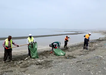 Van Gölü sahilinde temizlik! 10 ton çöp toplandı