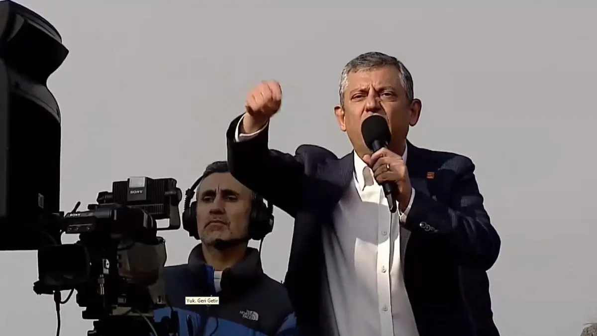 Özgür Özel'in skandal sözlerine AK Parti Genel Sekreteri İnan'dan tepki! "Kimin kime bel bağladığını unutmadık!"