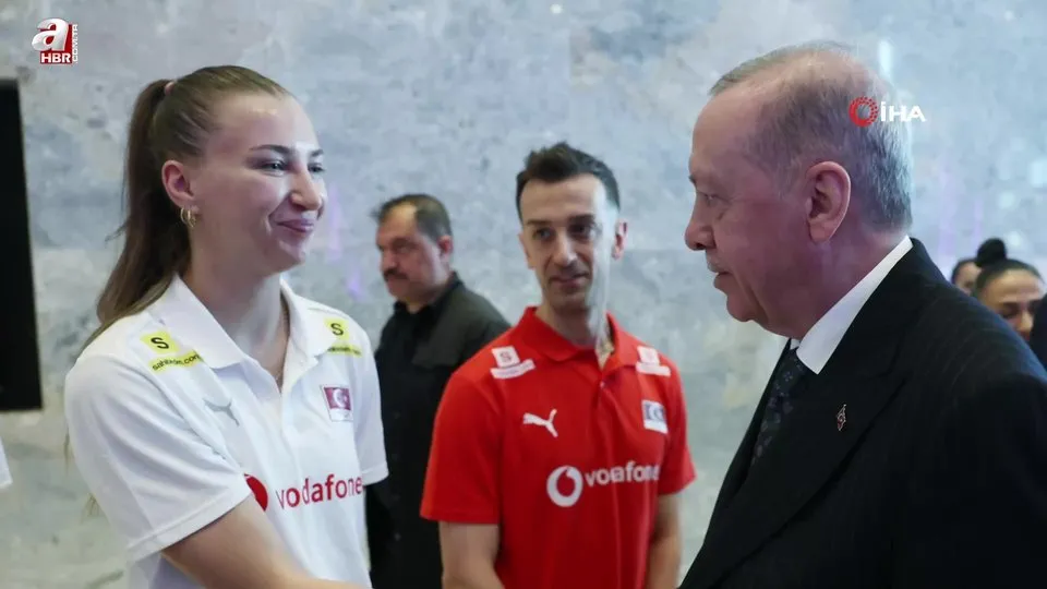Başkan Erdoğan, A Milli Kadın Voleybol Takımı ile bir araya geldi
