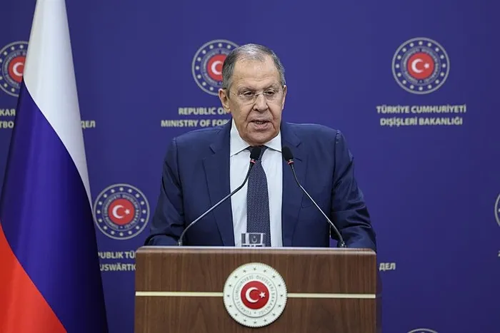 ankaraya-kritik-ziyaret-rusya-disisleri-bakani-lavrov-turkiyede-1740388319537.jpeg Rusya Dışişleri Bakanı Lavrov, şartların sağlanması durumunda Ukrayna ile savaşın duracağını söyledi. (AA)