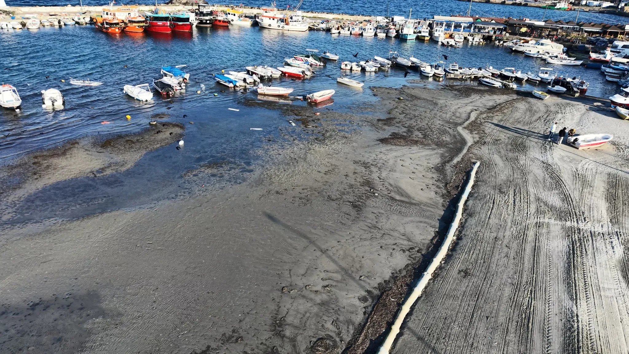 Tekirdağ'da deniz çekildi