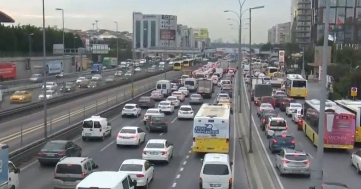 İstanbul'un bitmeyen çilesi trafik