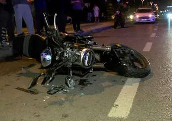 Motosikletle çarpıştı aracı bırakıp kaçtı! Yer: Kartal