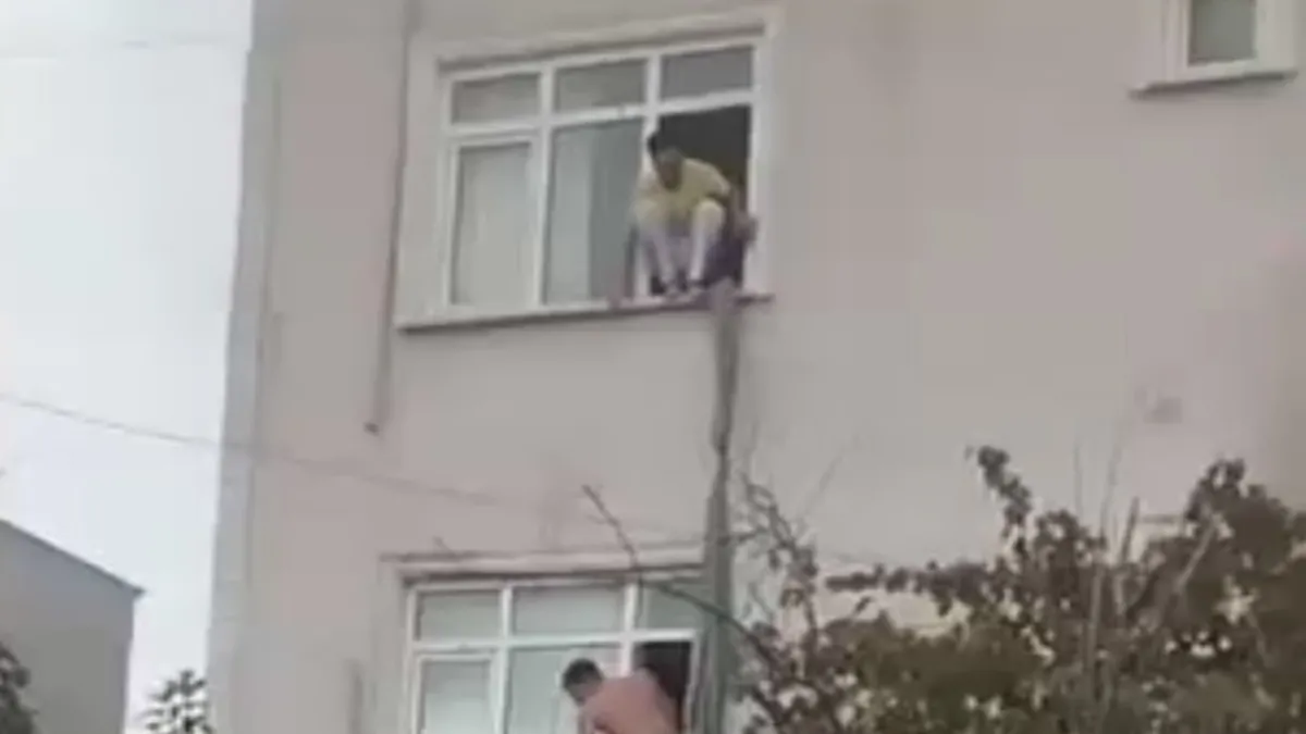 Alacaklısının evini ateşe verdi! 30 işçinin kaldığı yerde dehşet