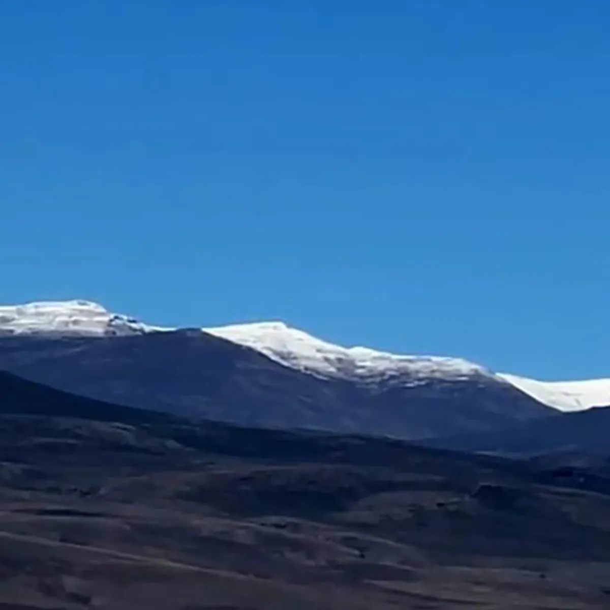 Mevsimin ilk kar yağışı başladı! Kentin çatısı beyaza büründü