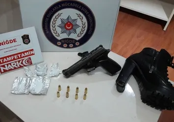Uyuşturucuyu ayakkabı topuğuna saklamışlar