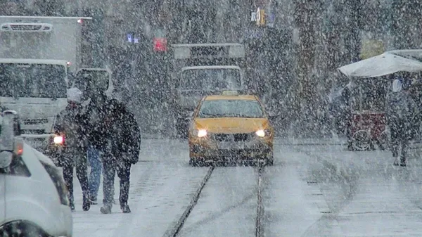 meteoroloji-hava-durum-raporunu-paylasti-istanbul-dahil-bircok-ile-kar-ve-saganak-uyarisi-dikkat-aksam-saatler-1671606886852.jpeg Kara kış kapıda ❄️ Zemheri günleri geliyor | İstanbul'a kar ne zaman yağacak? ☃ Güneşe aldanmayın diyerek uyardı - 1