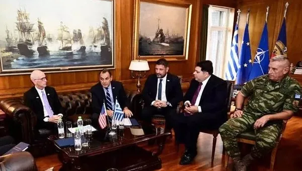 1665471715452.jpg Yunanistan'ın "Türkiye'yi tehdit edeceğiz" dediği M1117'ler görüntülendi! ABD'nin hibe ettiği zırhlılar Sakız Adası'nda - 1