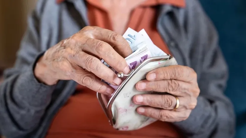 Emekliye çifte bayram müjdesi! İkramiyelerde yeni senaryolar belli oldu: Rakam 5 bin 500 lirayı bulabilir