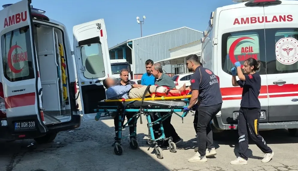 Adıyaman'daki belediye binası bahçesinde silahlı saldırı! 3 kişi yaralandı - 1