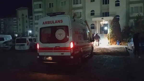 arkadas-kavgasinda-kan-akti-bicaklayarak-oldurdu-1703677353729.jpg Arkadaş kavgasında kan aktı: 3 yerinden bıçaklayarak öldürdü - 1