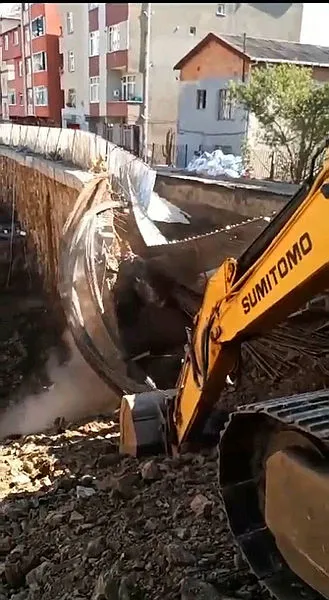 Sarıyer'de korkutan olay! İnşaat kazısında yol çöktü - 3