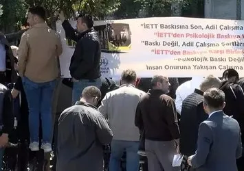 İETT’ye bağlı özel halk otobüsü sahipleri isyan etti!  İBB binası önünde protesto:  İçeride 4 aylık ödememiz var