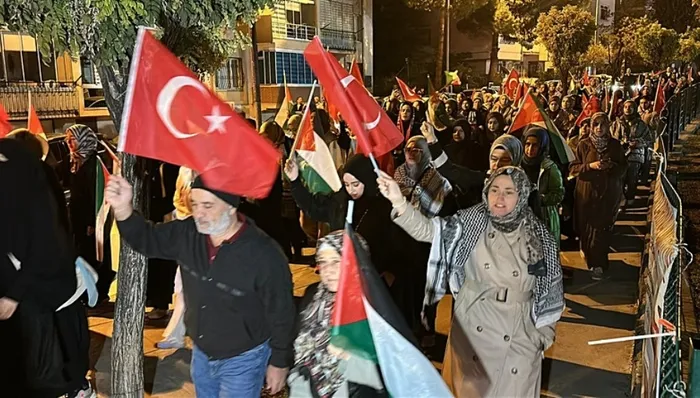sumud-filosuna-isgalci-israilden-saldiri-turkiye-ve-dunya-ulkeleri-ayakta-vatandaslar-sokaga-cikarak-protesto-1759359903549.jpg FOTO: İHA