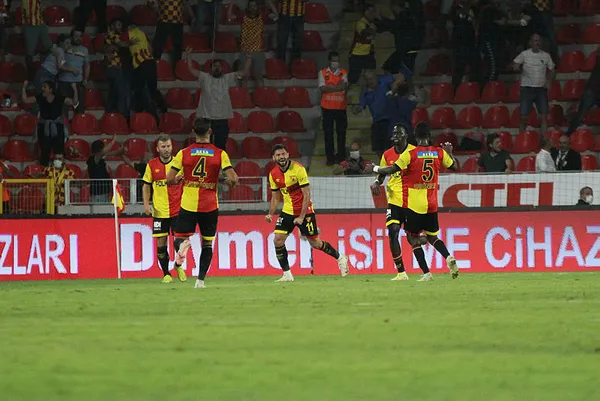 goztepe-2-basaksehir-1-mac-sonucu-goz-goz-ilk-galibiyetini-aldi-1631475063414.jpg Göztepe: 2 - Başakşehir: 1 MAÇ SONUCU | Göz Göz ilk galibiyetini aldı