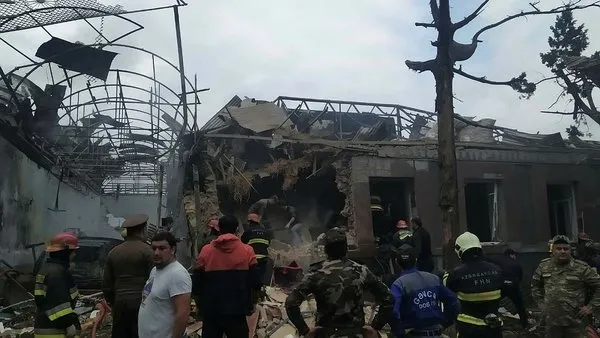 Ermenistan Azerbaycan’ın ikinci büyük şehri Gence’yi roketle vurdu! Çok sayıda sivil yaralı var