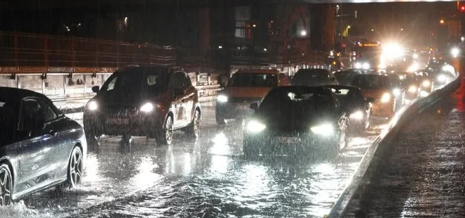 Şiddetli yağmur Almanya’yı esir aldı! Cadde ve otoyollar kapatıldı