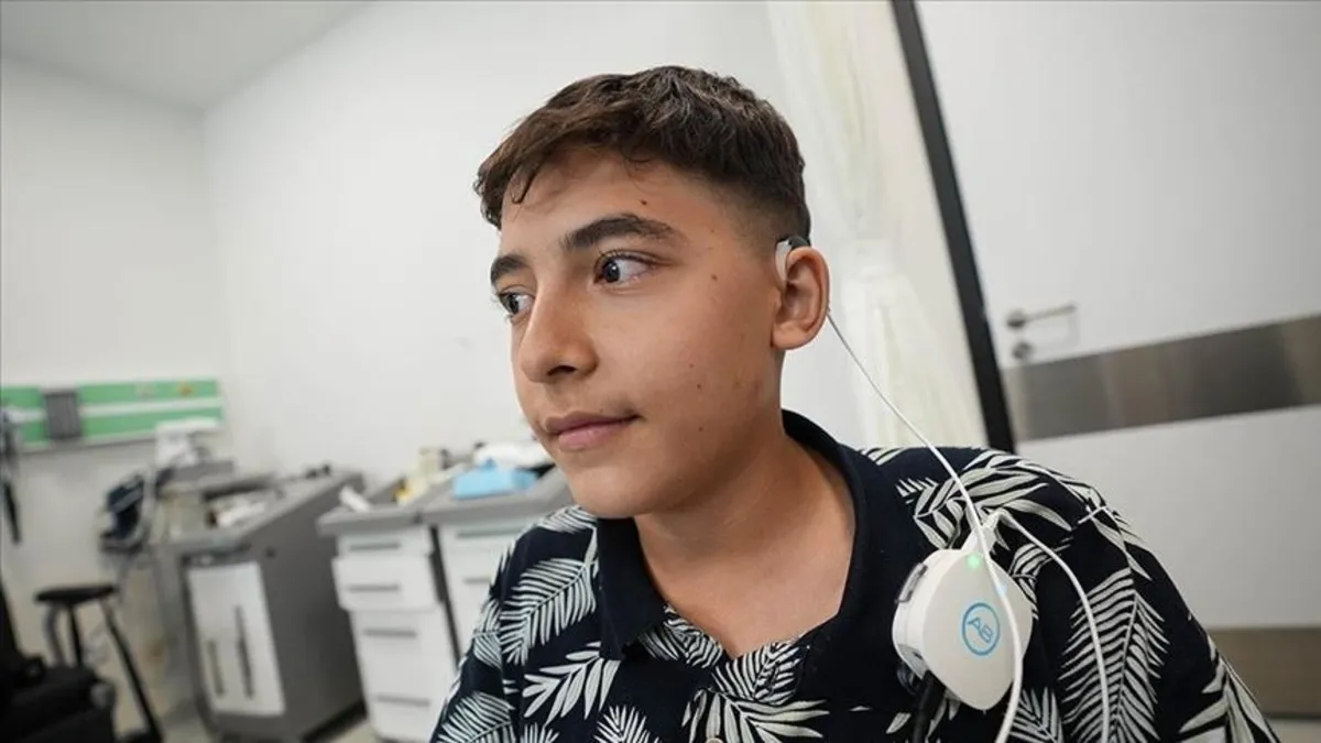 Milli forma hedefiyle ameliyat korkusunu yendi! Biyonik kulak taktırdı