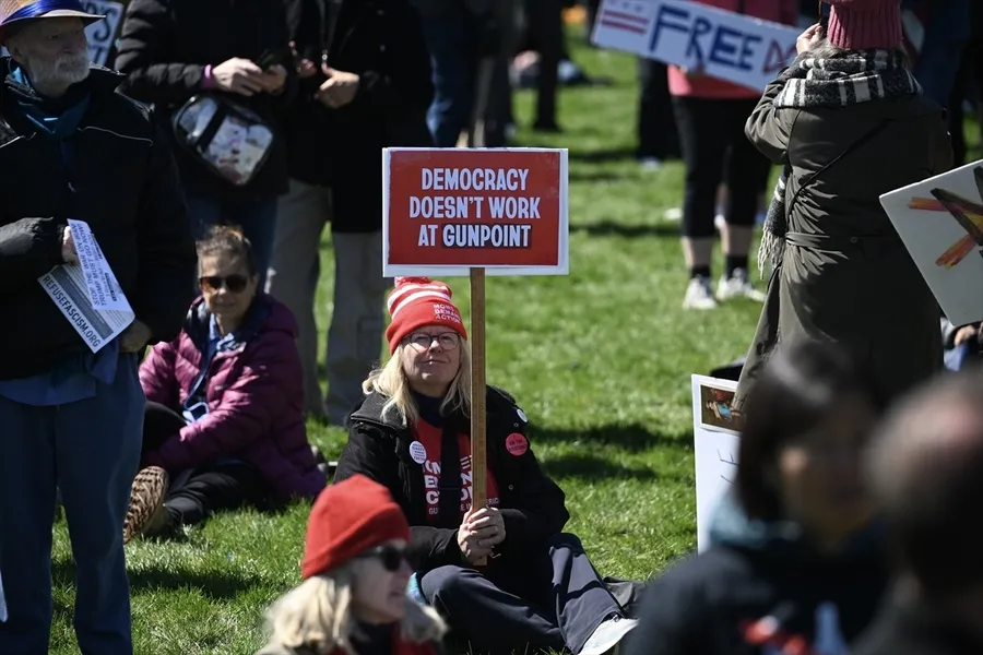 abdde-milyonlar-trumpa-karsi-sokakta-krallara-hayir-1774742290580.jpg FOTOĞRAF: AA