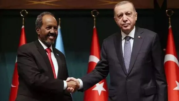 Somali’de Türkiye coşkusu! Anlaşma imzalandı halk sokaklara döküldü: Başkan Erdoğan’ın posterleri açıldı