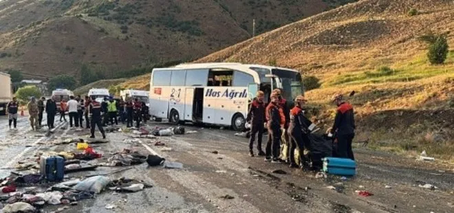 Sivas'ta yolcu otobüsü dağ yamacına çarptı! 4 ölü 40 yaralı