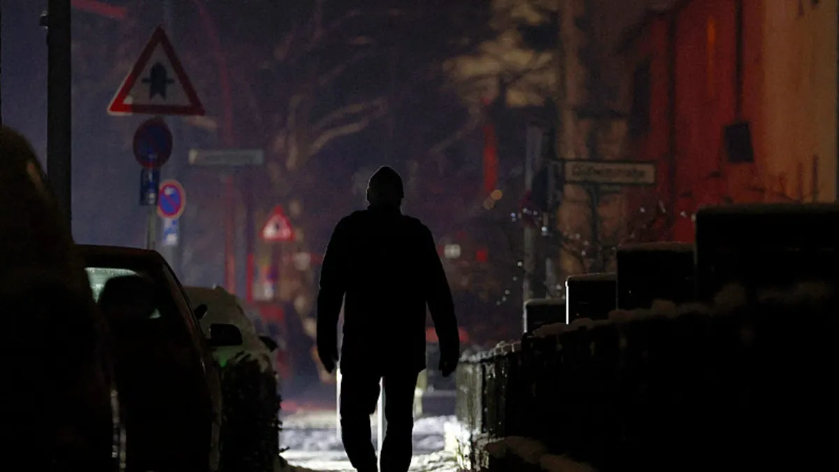 Berlin'de hayat durdu! Almanya'nın başkenti günlerdir karanlığa gömülmüş vaziyette