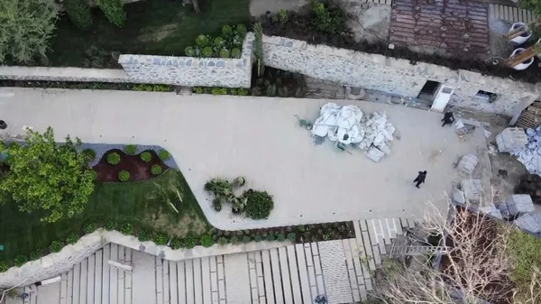 istanbulun-en-kiymetli-yerine-ibb-santiyesi-chpli-imamogluna-tepki-100-yillik-tas-konak-lojman-mi-olacak-1628775530537.jpg İstanbul'un en kıymetli yerine İBB şantiyesi! CHP'li İmamoğlu'na tepki! 100 yıllık taş konak lojman mı olacak? - 4