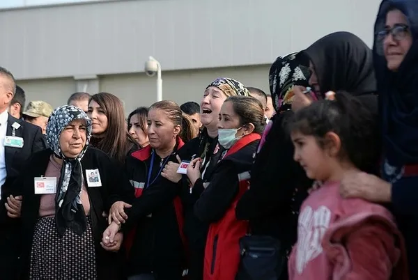 pence-kilit-sehidi-binbasi-mehmet-dumanin-esinin-sozleri-yurek-yakti-boyle-mi-gorecektim-seni-1670330856425.jpg Pençe Kilit şehidi Binbaşı Mehmet Duman’ın eşinin sözleri yürek yaktı! “Böyle mi görecektim seni?” - 3