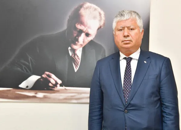 1638943697694.jpg CHP'li Mustafa Özuslu belediyeyi çıkarlarına alet etti! 8 çalışanını işe yerleştirdi - 3