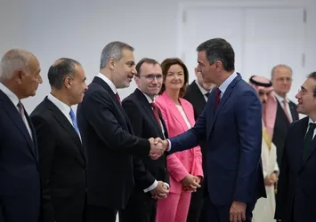 Dışişleri Bakanı Hakan Fidan İspanya Başbakanı Sanchez ile görüştü