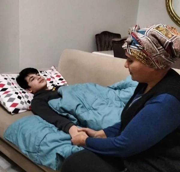 osmaniyede-bakkala-giden-cocuga-kopek-saldirdi-o-anlar-kamerada-1672210239788.jpg Osmaniye’de bakkala giden çocuğa köpek saldırdı! O anlar kamerada - 1